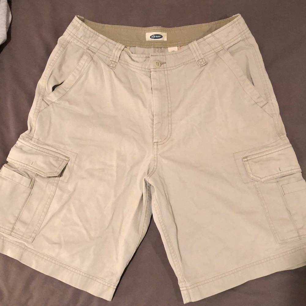Men’s Old Navy cargo shorts